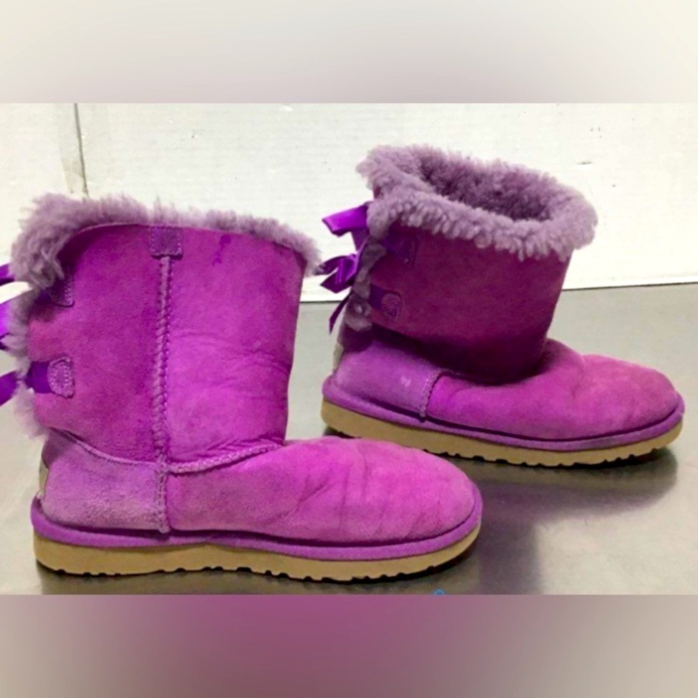 UGG BAILEY BOW II Classic Short Garnet Suede Girls Purple Boots Size 4 - Picture 3 of 5